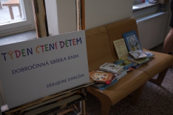 Dobročinná sbírka knih pro Charitní domov pro matky s dětmi v tísni