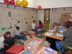 Třídění knih v Mateřském centru Dětský svět